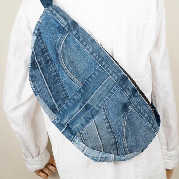 Upcycled reworked carhartt messenger bag - Picture 3 of 5